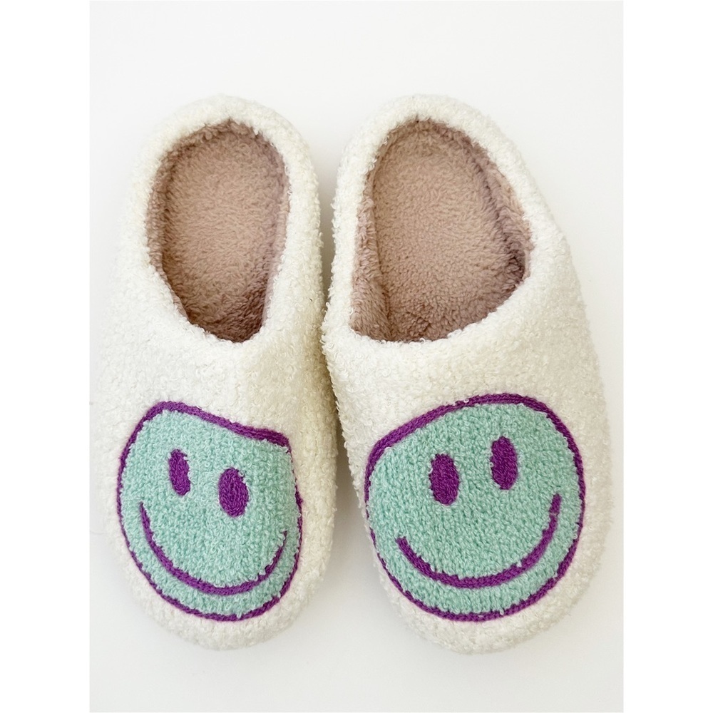 Smiley Face Plush Slippers, size 7.5-8 - Picture 5 of 5